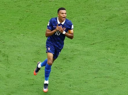 Golashënuesi më i mirë në histori, Mbappe kalon Messin dhe fiton “Këpucën e Artë”