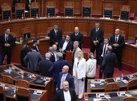 Demokratët nuk lejojnë raportimin e Endri Shabanit në Kuvend, ndërpritet seanca