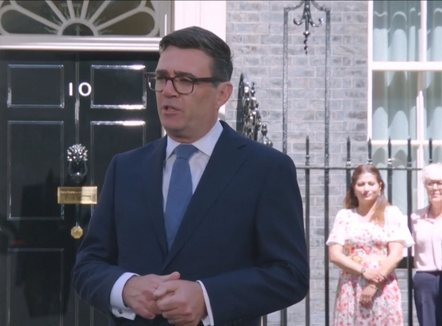 Nis ‘epoka’ e Andy Burnham, Britania e Madhe ka një kryeministër të ri, gati plani 10-vjeçar