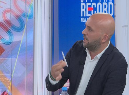 Eksperti i ekonomisë: Të rinjtë refuzojnë të bëjnë punë 8-orëshe me 600 euro