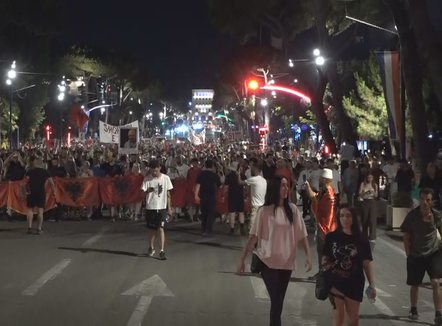 Dy protesta në ditë, qytetarët thirrje për bashkim të enjten para Parlamentit