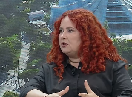 “Në çamçakëz ka mikroplastikë”, alarmi i mjekes toksikologe: Jo normale që një 9-vjeçare të ketë cikël menstrual!