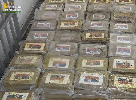 Drogë me flamur serb në kuti bananesh, sekuestrohen 770 kg kokainë në Itali me vlerë 250 mln euro