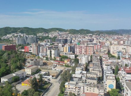 Ana tjetër e turizmit, qira ditore për të huajt, çmime të papërballueshme për shqiptarët