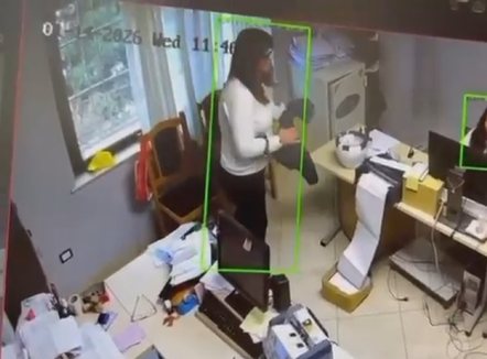 U zhdukën 700 mijë euro, dalin videot nga posta. Shefet akuzojnë njëra-tjetrën