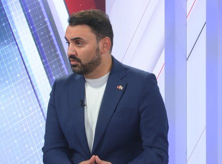 Këlliçi: Prej vitesh flitet për përdorimin e “charter”-it privat të Ramës për trafik droge dhe për transport parash