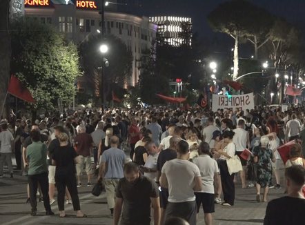 52 ditë protestë në shesh, qytetarët nuk heqin dorë