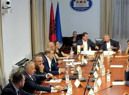 “E papranueshme që nuk vjen drejtori i Policisë së Shtetit!”, Debate në komisionin për Reformën Zgjedhore