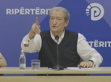 “Të ngremë vendin në këmbë”, Berisha paralajmëron protesta për reformën territoriale