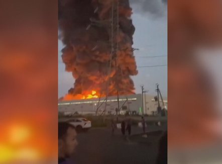 Ukraina i vë flakën Rusisë, Zelenski dorëzohet para protestave, shkarkon kreun e ushtrisë
