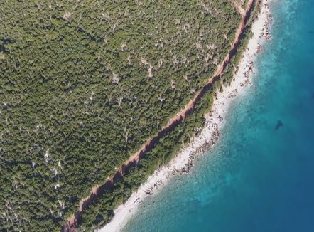 Sazani në Vilën 31, ishulli në syrin e artistëve dhe atyre që e jetuan