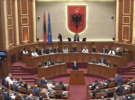 Temperaturat e politikës nuk bien, shtohet seancë surprizë pas mbledhjes së Ramës me PS 