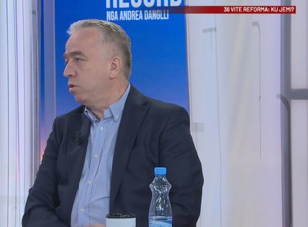 Krasniqi: Duhet të rishikohet kontrata e munguar me qytetarët