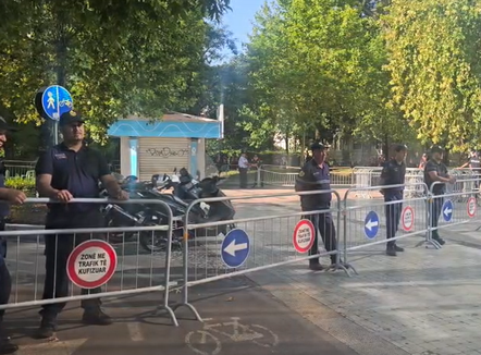  Policia e Shtetit “blindon” Tiranën, dy perimetra sigurie për protestën para Parlamentit