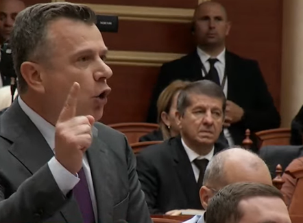 Balla: PD, parti e përdhunuar nga protesta. Peleshi i tërheq vërejtje për fjalorin 