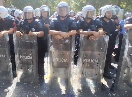 Protesta para Parlamentit, 6 efektivë të lënduar