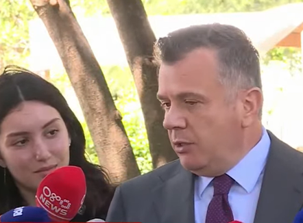 “Kam emra”, Balla: Ata që komandojnë dhunën në protestë, pjesë e listëpagesave të shërbimeve të huaja