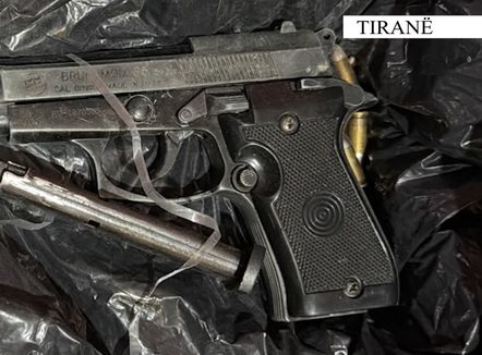  Iu gjet pistoletë me fishekë në banesë, në pranga 43-vjeçari