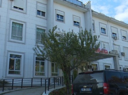 E rëndë në Gjirokastër, foshnja humb jetën rrugës për spital, procedohen dy mjekët pediatër