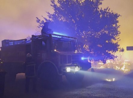 Zjarret në Francë, evakuohen 40 mijë persona nga gadishulli i njohur
