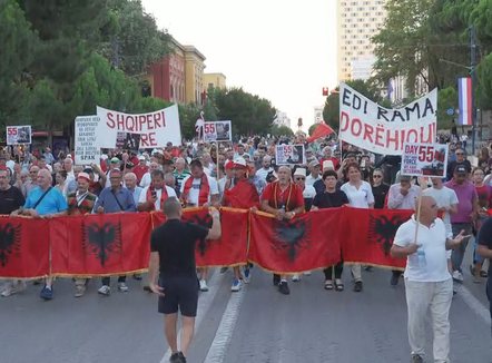 “Nuk ka besë me Ramën”, protestuesit i përgjigjen kryeministrit. 55 ditë në shesh