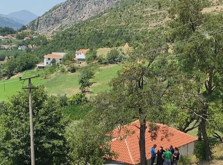 Infrastruktura e fshatrave të Kukësit, rrugët e pakalueshme nxisin braktisjen. Bie dhe blegtoria