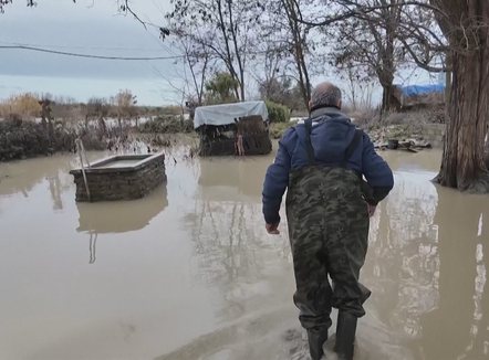 Raporti i AKM: Përmbytjet dhe thatësirat, faturë milionëshe për bujqësinë