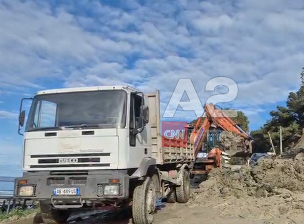 Sërish rrëshqitje dherash në Currila të Durrësit, bllokohet aksi që të çon drejt Kallmit