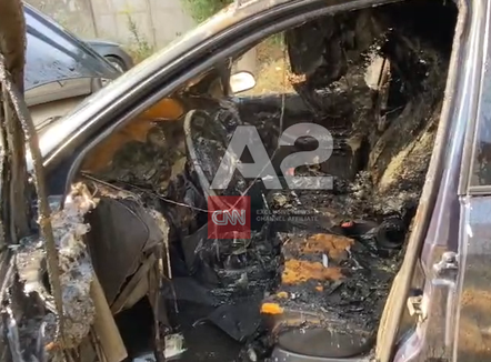 Zjarr pranë nënstacionit elektrik në Lushnjë, shkrumbohet një automjet