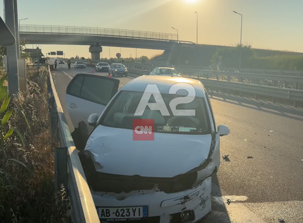 Aksident në Bypass-in e Fierit, drejtuesi i mjetit transportohet në spital