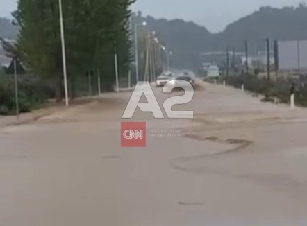 Sarandë–Delvinë / Lumi i Kalasës del nga shtrati, qarkullimi vështirësohet në Shijan