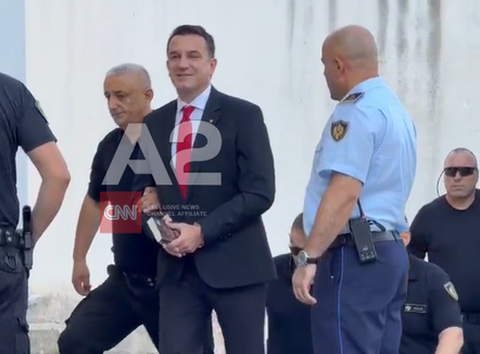 Kërkohet anulimi i dekretit që e bëri Ols Dadon prokuror, Erion Veliaj mbërrin në Gjykatën Administrative