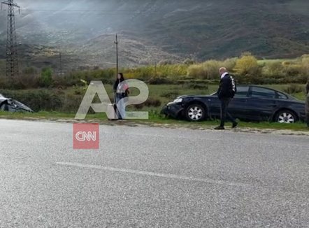 Aksident në aksin Gjirokastër-Tepelenë, mjetet përfundojnë jashtë rrugës