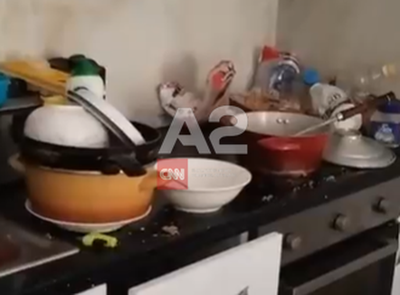 “Dua të vij me ty, s’kemi ujë”- Denoncoi 33-vjeçaren për braktisjen e të miturve, ish-vjehrra nxjerr pamje ‘tronditëse’ nga brenda banesës në Durrës: I ka lënë fëmijët si qentë!