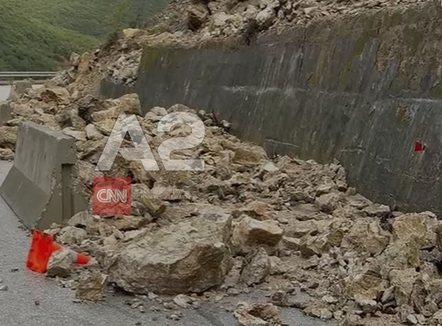 Rënie gurësh në Qafën e Vishës, bllokohet rruga