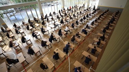 Mbi 26 mijë maturantë i nënshtrohen provimit të matematikës në të gjithë vendin