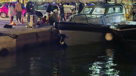 Skafi me refugjatë përplaset me anijen greke, të paktën 14 viktima