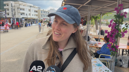  Himara josh turistët, vizitorët e huaj mahniten nga deti, natyra dhe mikpritja