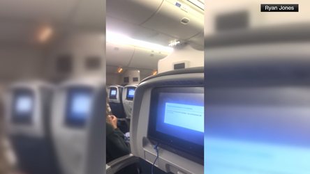 Avioni kthehet në aeroport, momente paniku në fluturim, bluetooth-i “bombë” lidhet