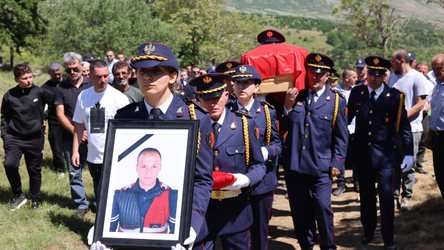 Lamtumirë heroi ynë!