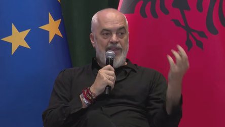 Rama debat me gazetaren rumune për Sazanin