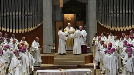 Papa Leoni XIV bekon kullën më të lartë të Sagrada Familias në Barcelonë