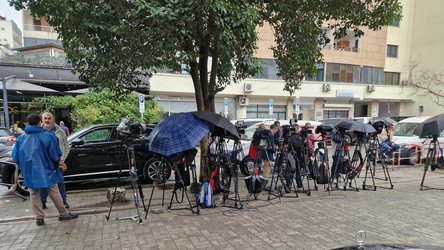 Nuk lejohen kamerat në proceset gjyqësore, Televizionet kërkojnë ndërhyrjen e menjëhershme të KLGJ: Po cenohet e drejta e informimit