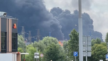 Dronët vërshojnë mbi Moskë, shpërthim në rafinerinë e naftës, goditen edhe pallate
