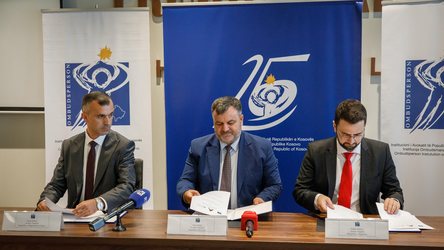 A po zbatohen marrëveshjet Shqipëri-Kosovë-Maqedoni? Tre Avokatët e Popullit bëhen bashkë dhe firmosin memorandum për t'i kontrolluar