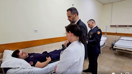 Lamallari e Hita vizitojnë policët e plagosur: Akt kriminal, vandalët janë identifikuar, do marrin përgjigjen e merituar