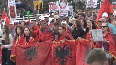 “Lironi çunat!” Protesta e 33-të, qytetarët kërkojnë largimin e qeverisë
