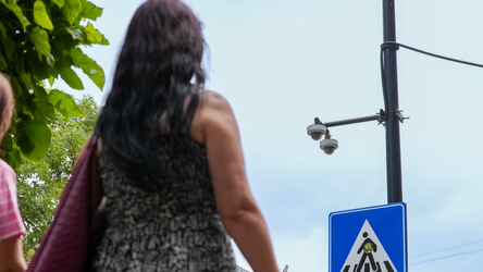 Incizim zëri dhe njohje fytyrash: Çfarë kamerash blejnë institucionet publike në Kosovë?