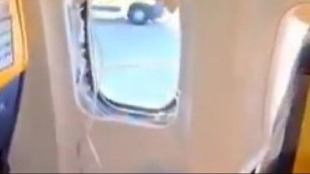 Panik në ajër në Greqi, thyhet dritarja e avionit pas defektit në motor, rrezikohen pasagjerët