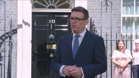 Nis ‘epoka’ e Andy Burnham, Britania e Madhe ka një kryeministër të ri, gati plani 10-vjeçar